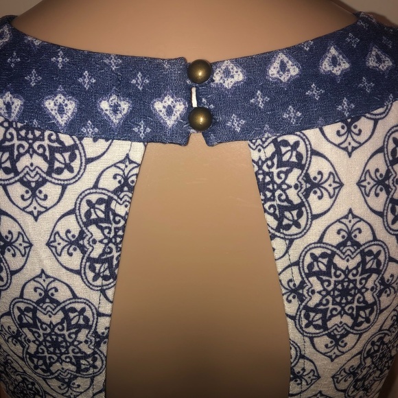 👇🏻$Reduced to lowest price. Super cute blue paisley pattern dress size M - Picture 7 of 10